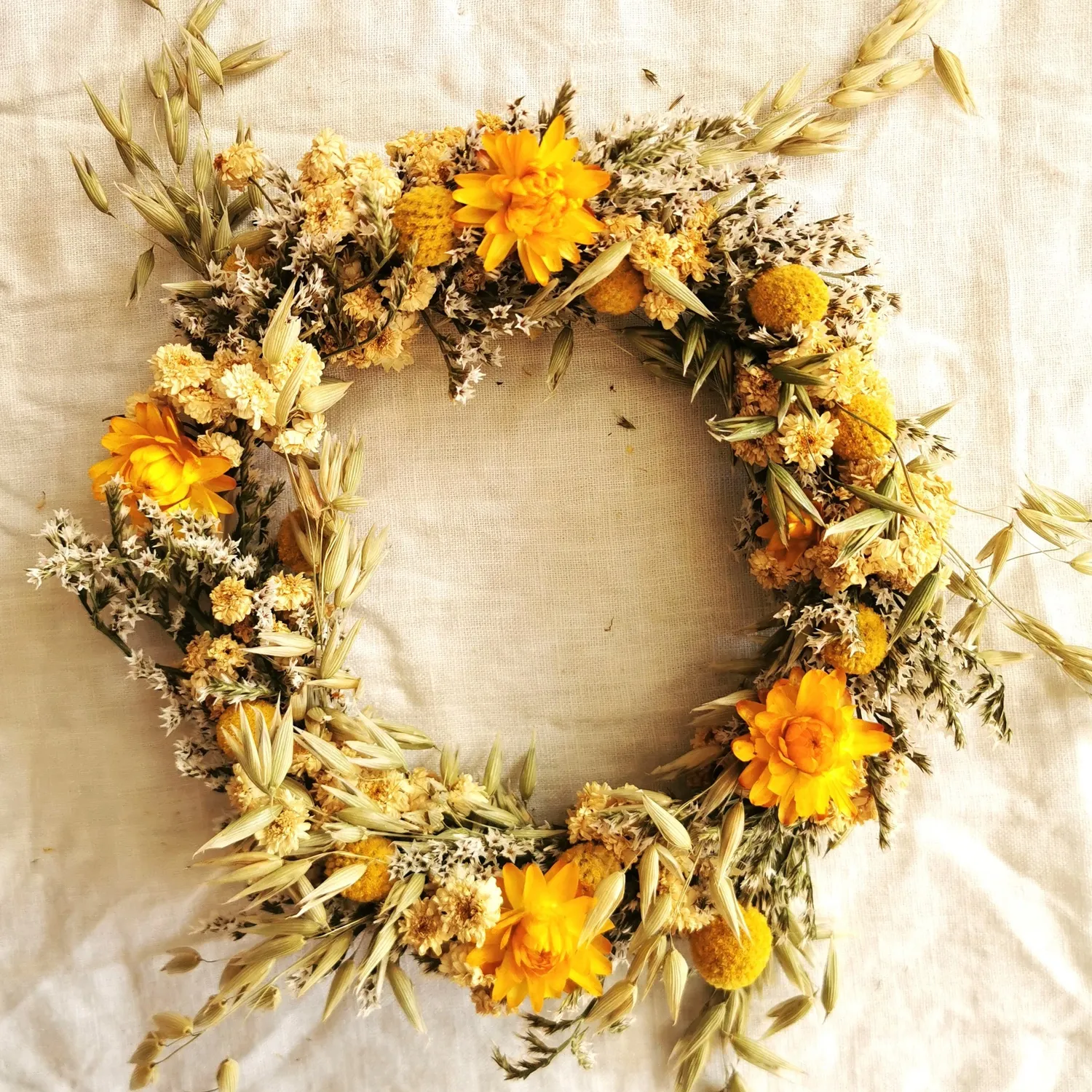 Image qui illustre: Confectionnez votre couronne de fleurs séchées à Saint-Jouin - 0