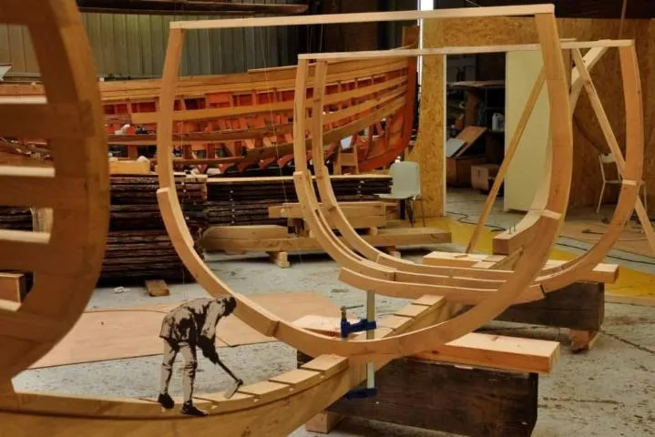 Image qui illustre: Démonstration : ouverture de l’atelier de charpente maritime traditionnelle avec rencontre du charpentier