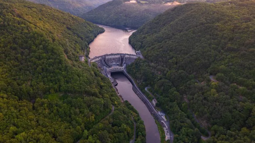 Image qui illustre: Visite guidée du barrage du Chastang