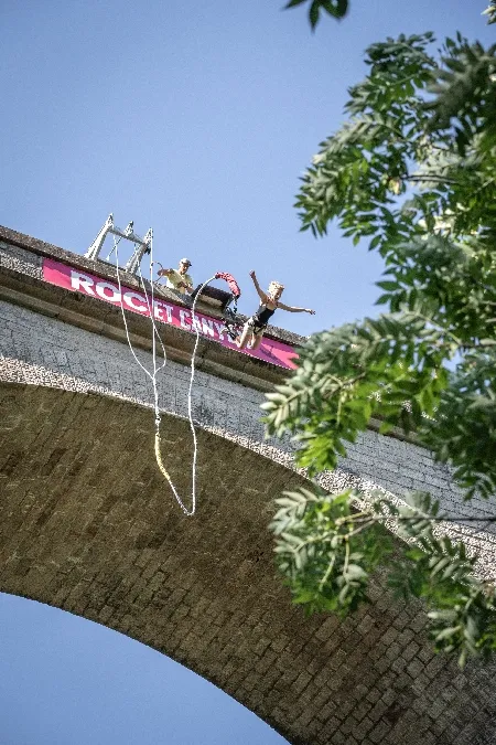 Image qui illustre: Roc Et Canyon - Saut À L'élastique à Millau - 1