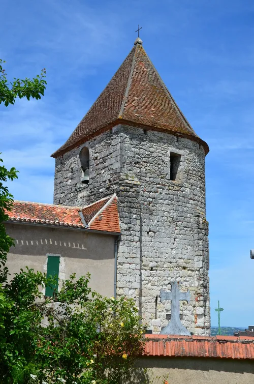 Image qui illustre: Sainte-colombe-de-villeneuve, Vers L'église Du Laurier à Sainte-Colombe-de-Villeneuve - 0