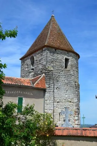 Image qui illustre: Sainte-colombe-de-villeneuve, Vers L'église Du Laurier