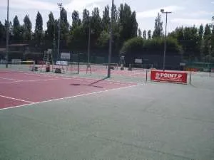 Image qui illustre: Court De Tennis à Miramont-de-Guyenne - 0
