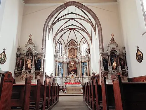 Image qui illustre: Découvrez une église et son cloître gothique, l'un des plus beaux d'Alsace