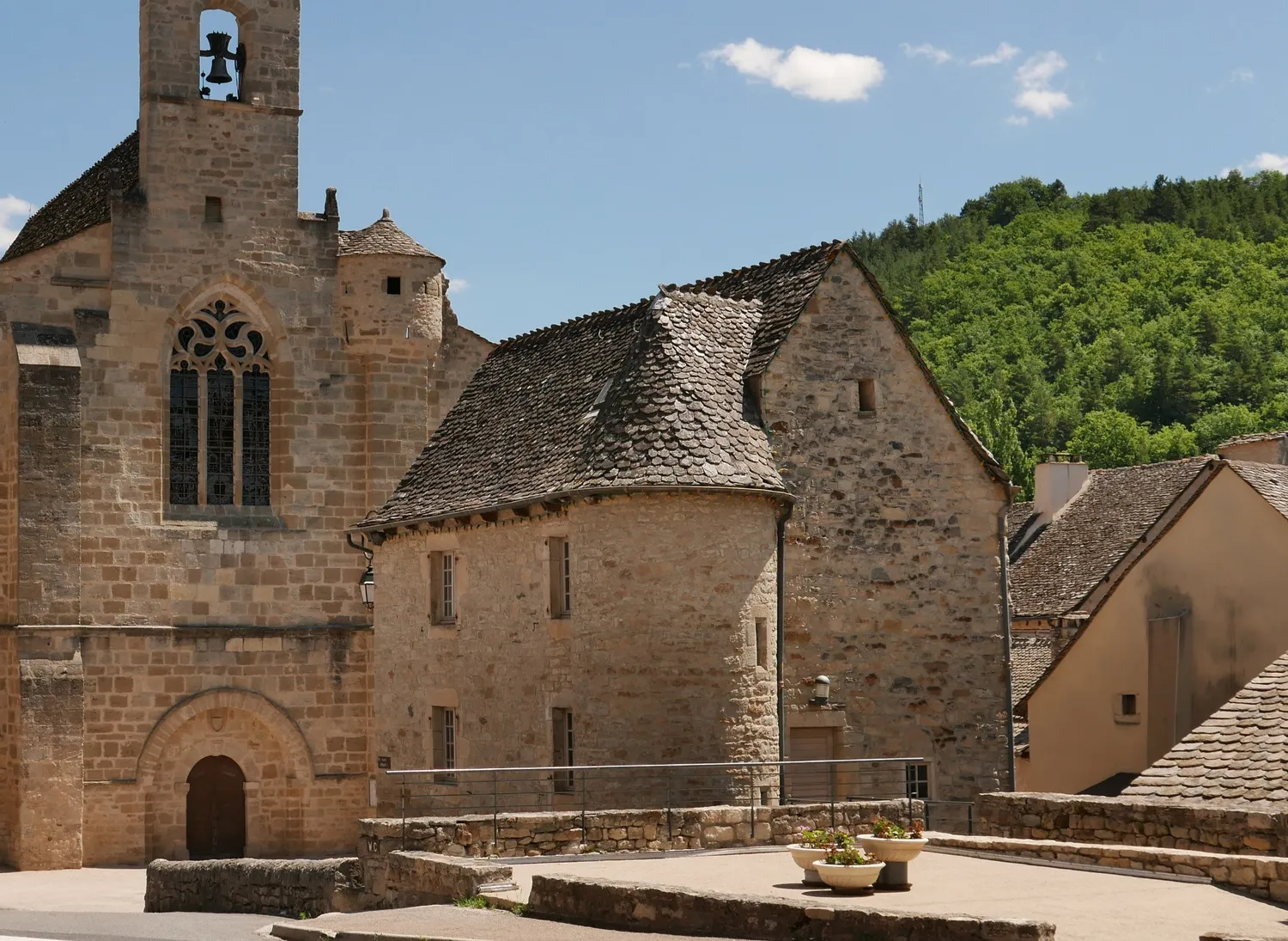 Image qui illustre: Eglise Saint-sauveur-de-chirac à Bourgs sur Colagne - 0