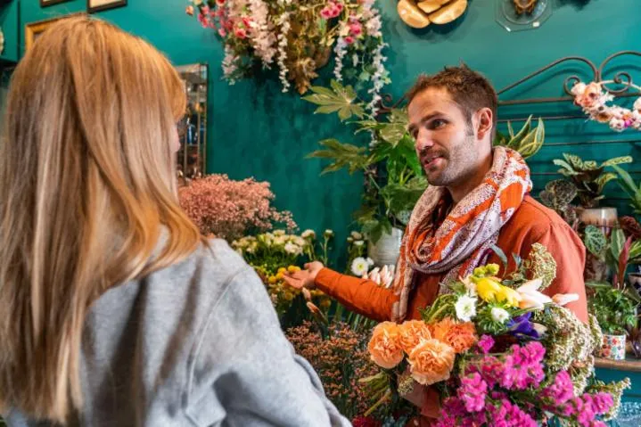 Image qui illustre: Composez votre bouquet de fleurs fraiches