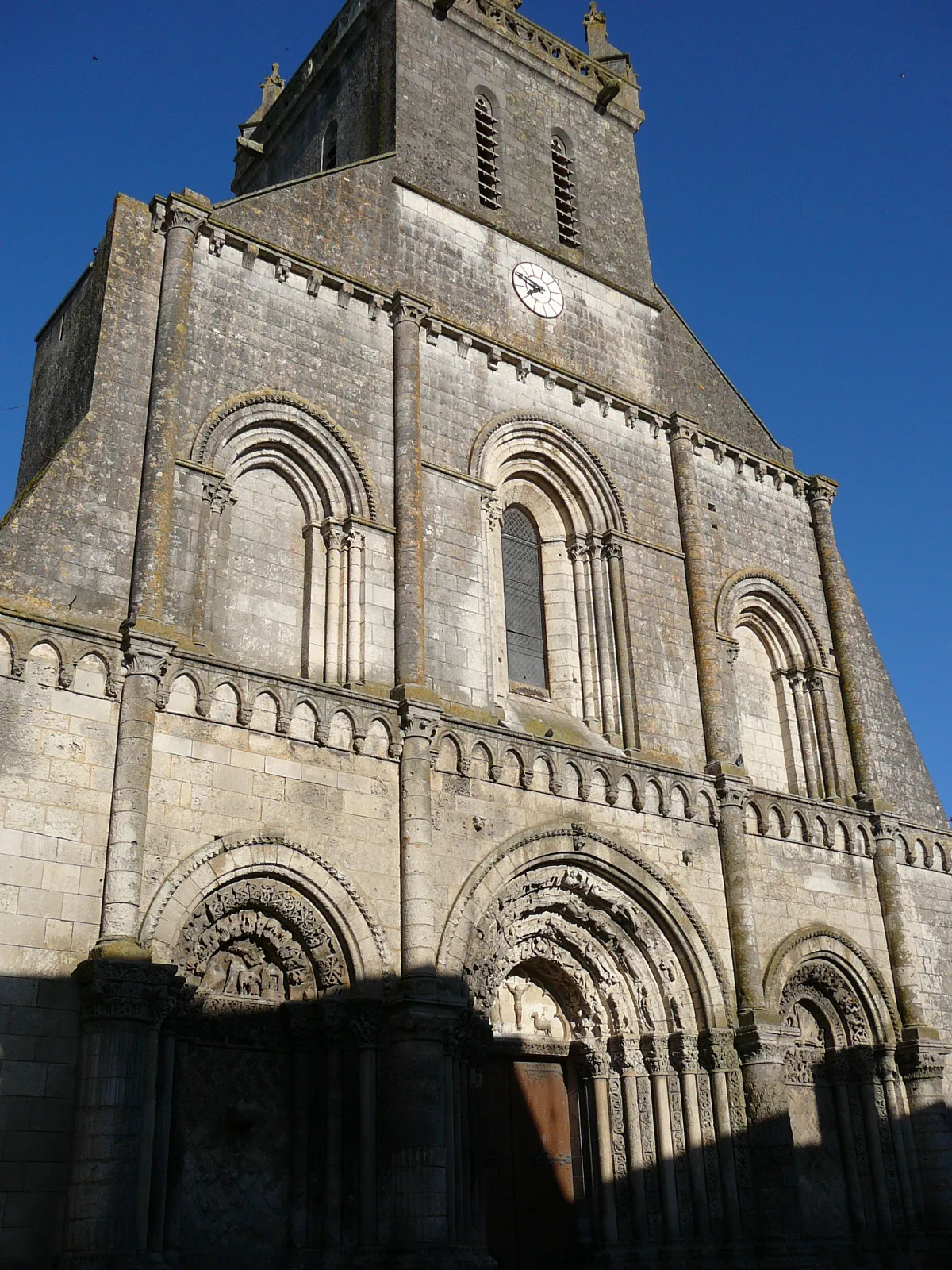 Image qui illustre: Eglise Saint-pierre De Pont-L'abbé-D'arnoult à Pont-l'Abbé-d'Arnoult - 0