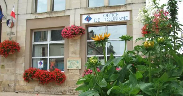 Image qui illustre: Maison Du Tourisme Du Civraisien En Poitou – Accueil Touristique De Gençay à Gençay - 0