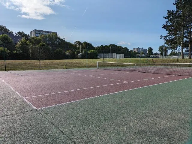 Image qui illustre: Tennis À Lisieux - Stade De Hauteville