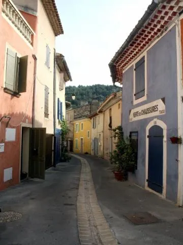 Image qui illustre: Bouches-du-Rhône en Paysages - Meyrargues par les chemins de traverses