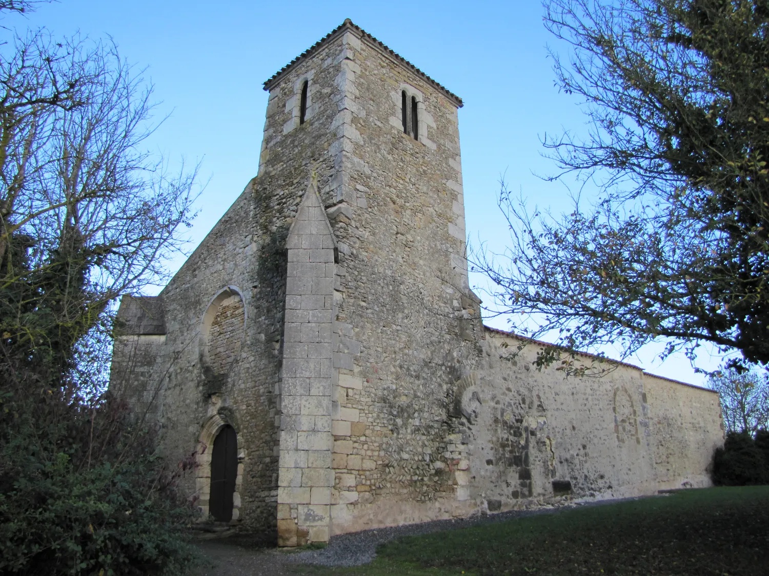 Image qui illustre: Église De Dissais - Musée Des 3 Batailles à Mareuil-sur-Lay-Dissais - 0