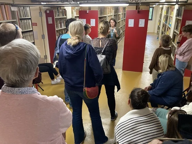 Image qui illustre: Visite guidée des coulisses des Archives départementales à Angers - 0