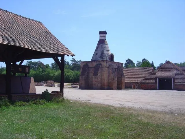 Image qui illustre: Tuilerie De La Bretèche