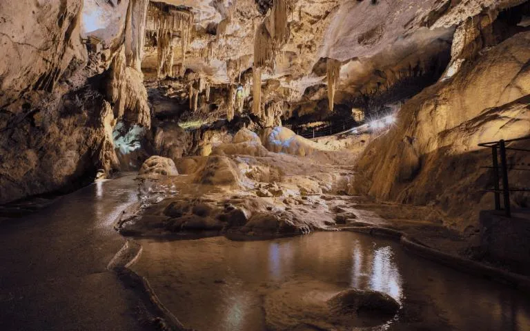Image qui illustre: Les Grottes De Bétharram