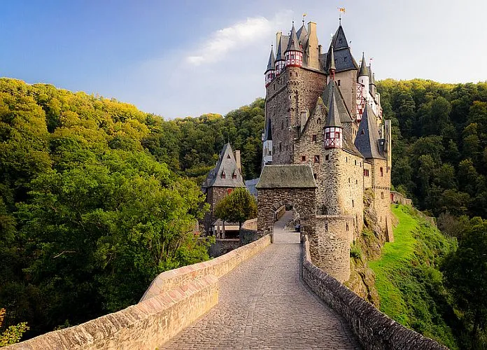 Image qui illustre: Le château de Burg Eltz à  - 0