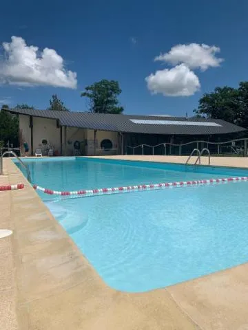 Image qui illustre: Piscine