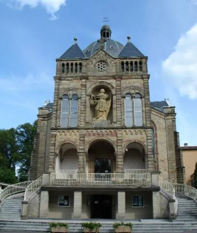 Image qui illustre: Basilique Notre-dame De Bon Secours