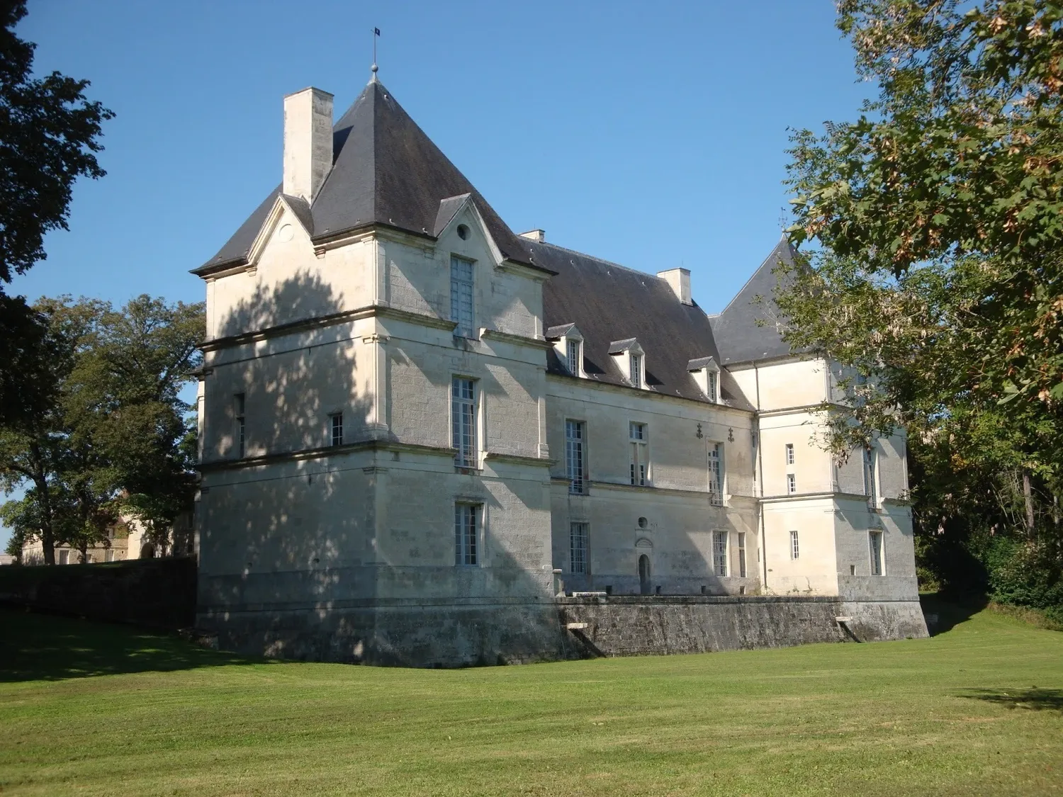 Image qui illustre: Visite guidée du château de Nuits à Tonnerre - 0
