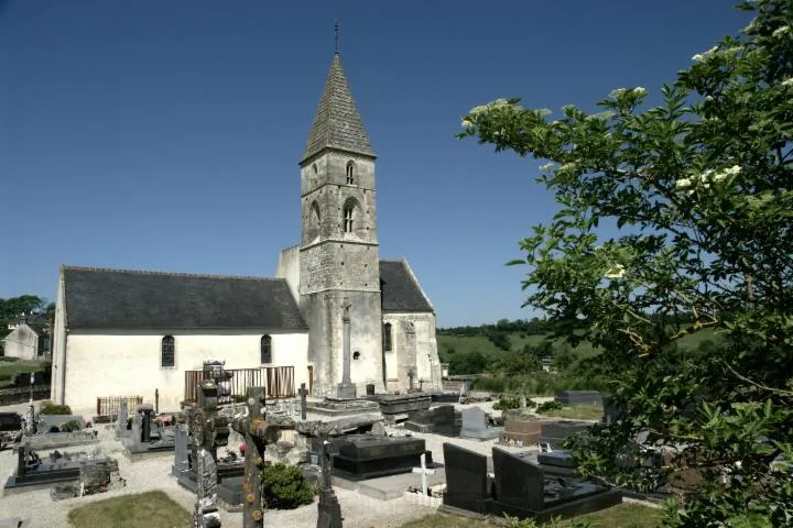 Image qui illustre: Visite guidée de l'église et du cimetière