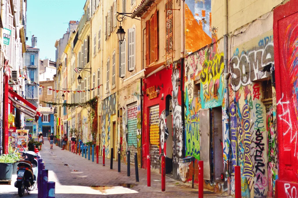 Image qui illustre: Quartier Multiculturel à Marseille - 0