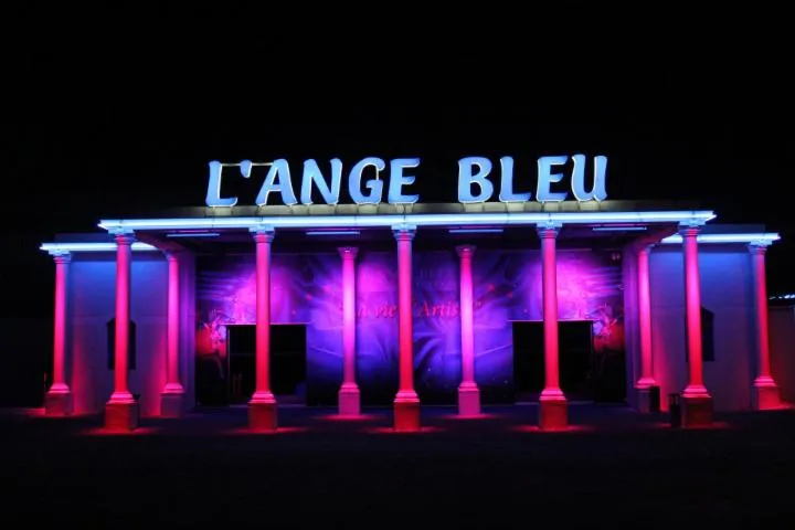 Image qui illustre: Music-hall "L'ange Bleu"