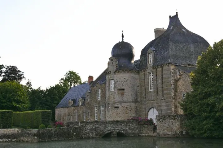 Image qui illustre: Château De Montesson