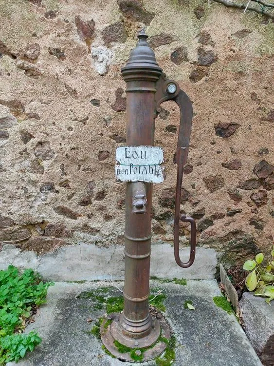 Image qui illustre: La venelle du puits Marlou  à Availles-Limouzine - 1