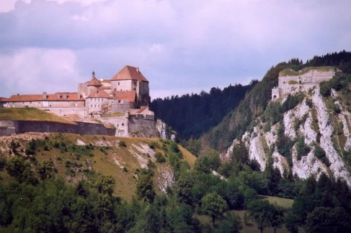 Image qui illustre: Château De Joux