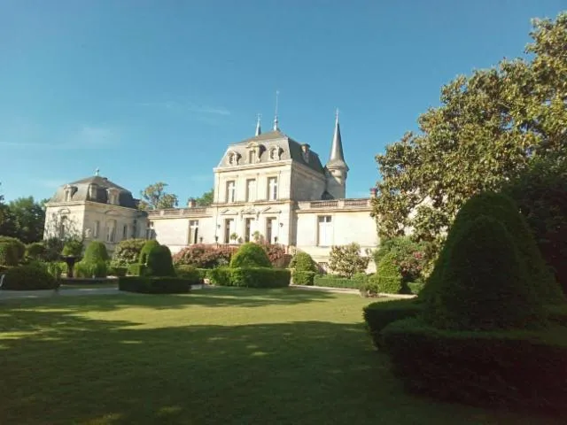 Image qui illustre: Visite découverte du château de Malleret et de ses jardins