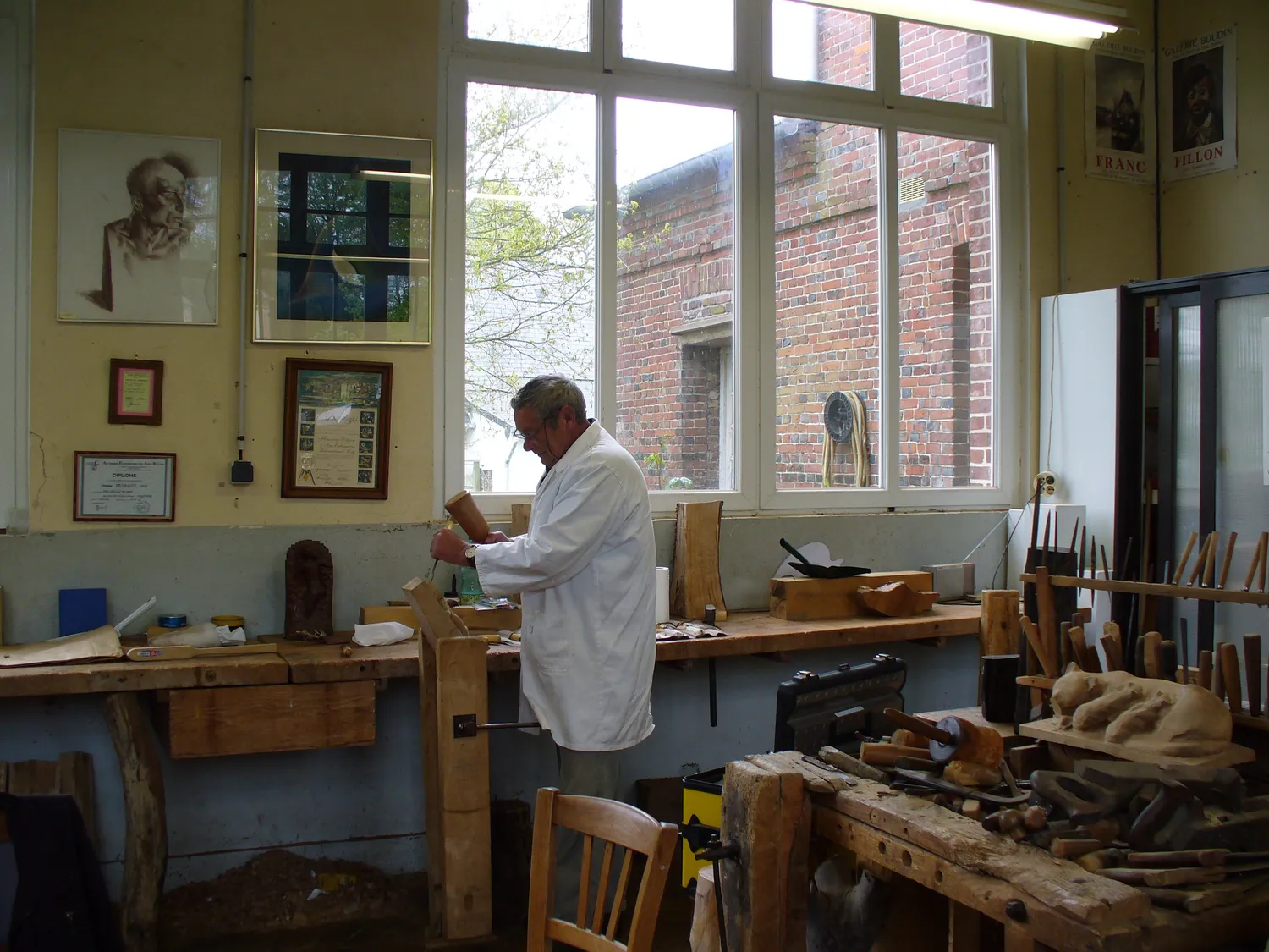 Image qui illustre: Savoir-faire : découverte d'un atelier de sculpture sur bois précieux à Canville-les-Deux-Églises - 0