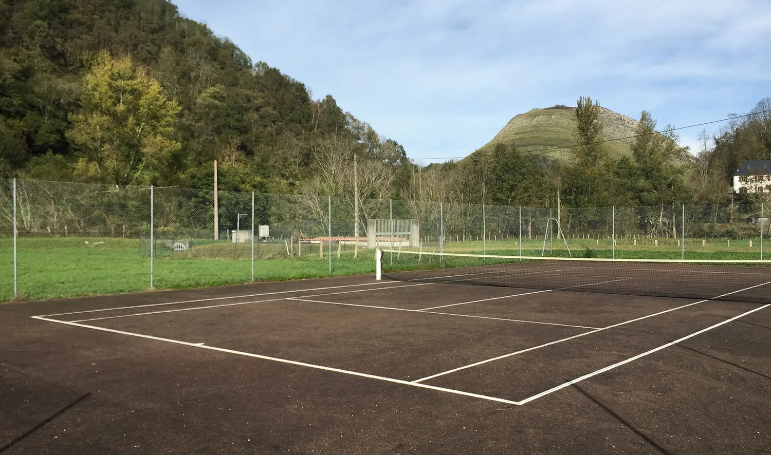 Image qui illustre: Tennis Municipal à Licq-Athérey - 0