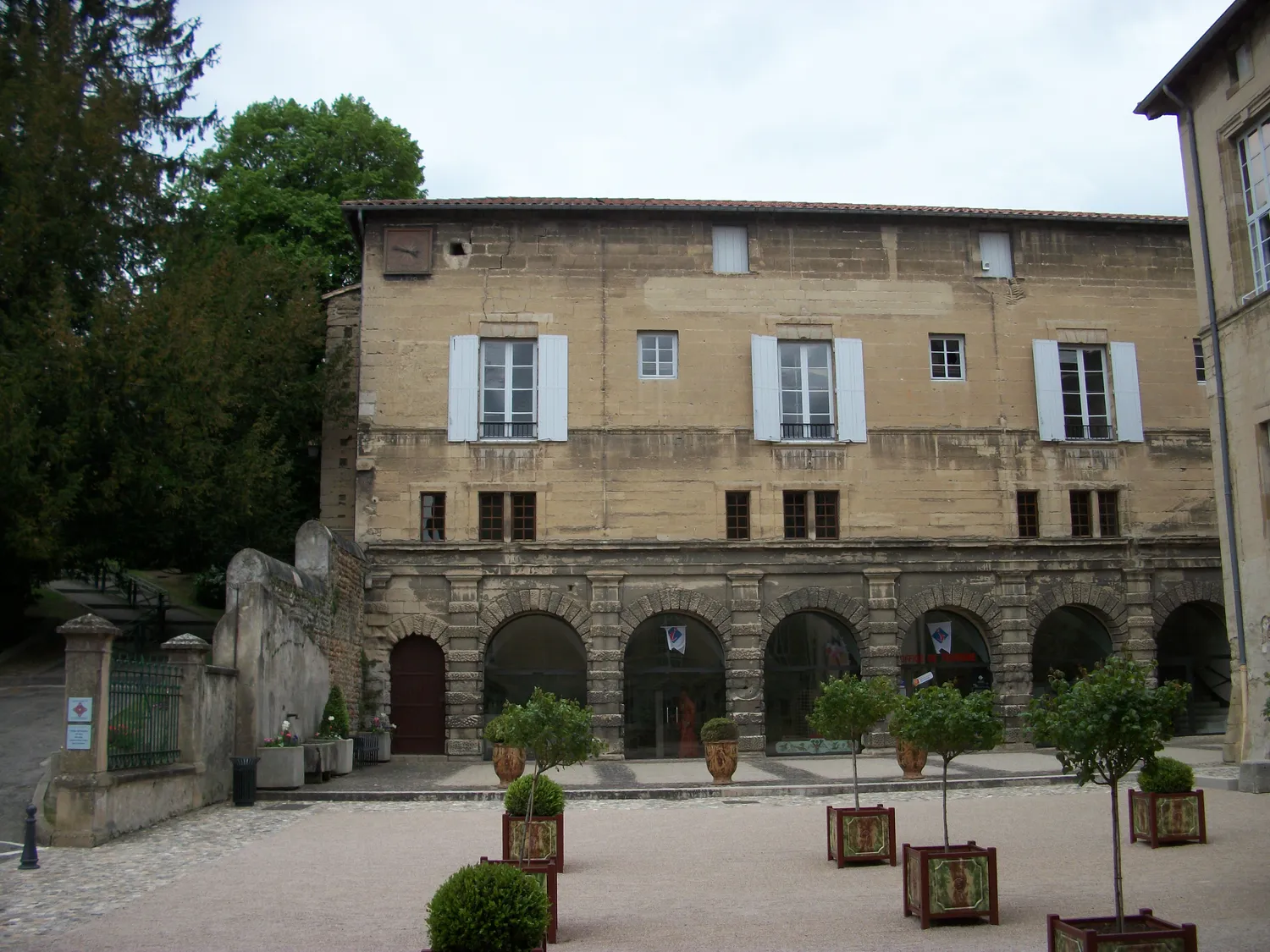 Image qui illustre: Château  De Roussillon à Roussillon - 0