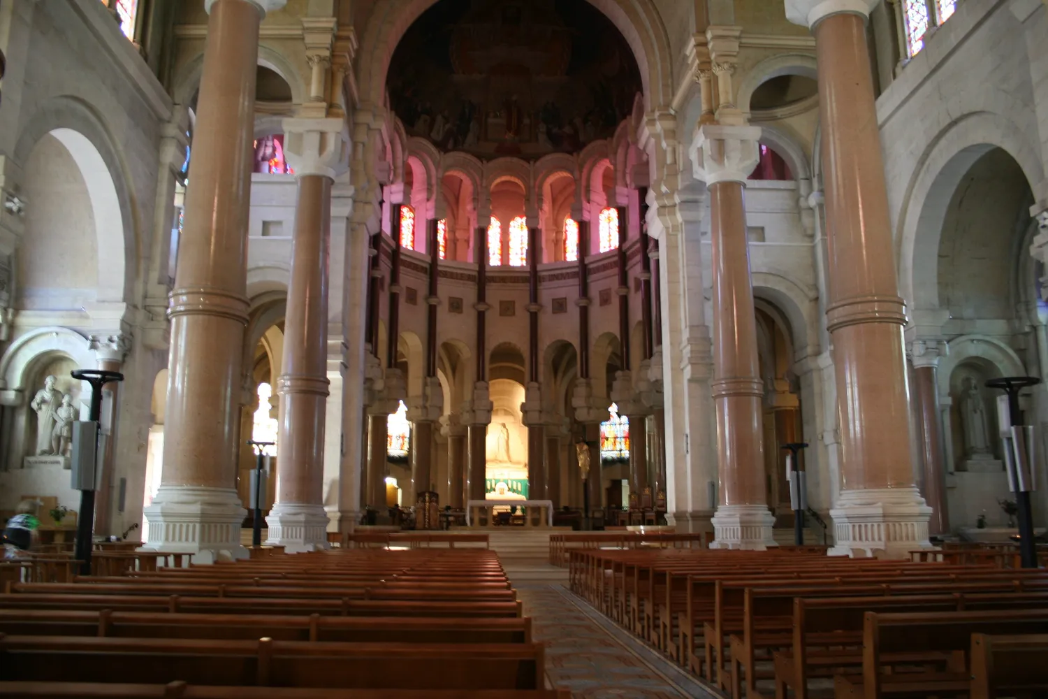 Image qui illustre: Basilique du Sacré-Coeur à Marseille - 1