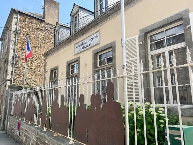 Image qui illustre: Visite en autonomie du mémorial des déportés de la Mayenne