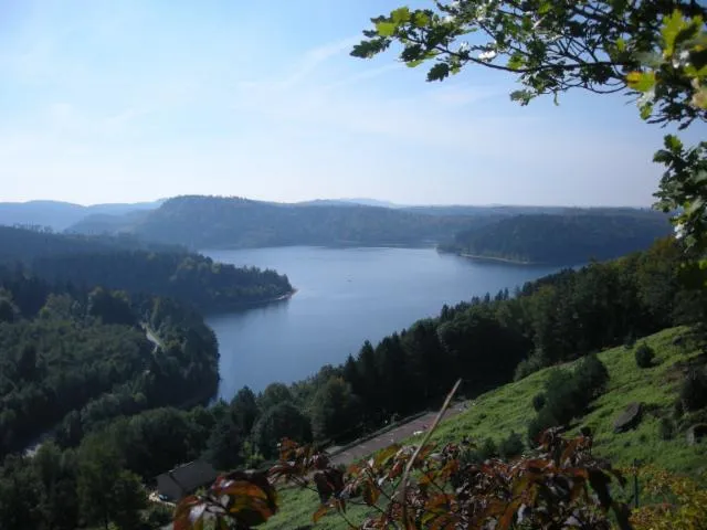 Image qui illustre: Les Lacs De Pierre Percee