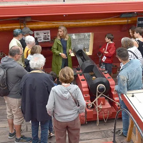 Image qui illustre: Visite guidée :  Grand carénage de L'Hermione