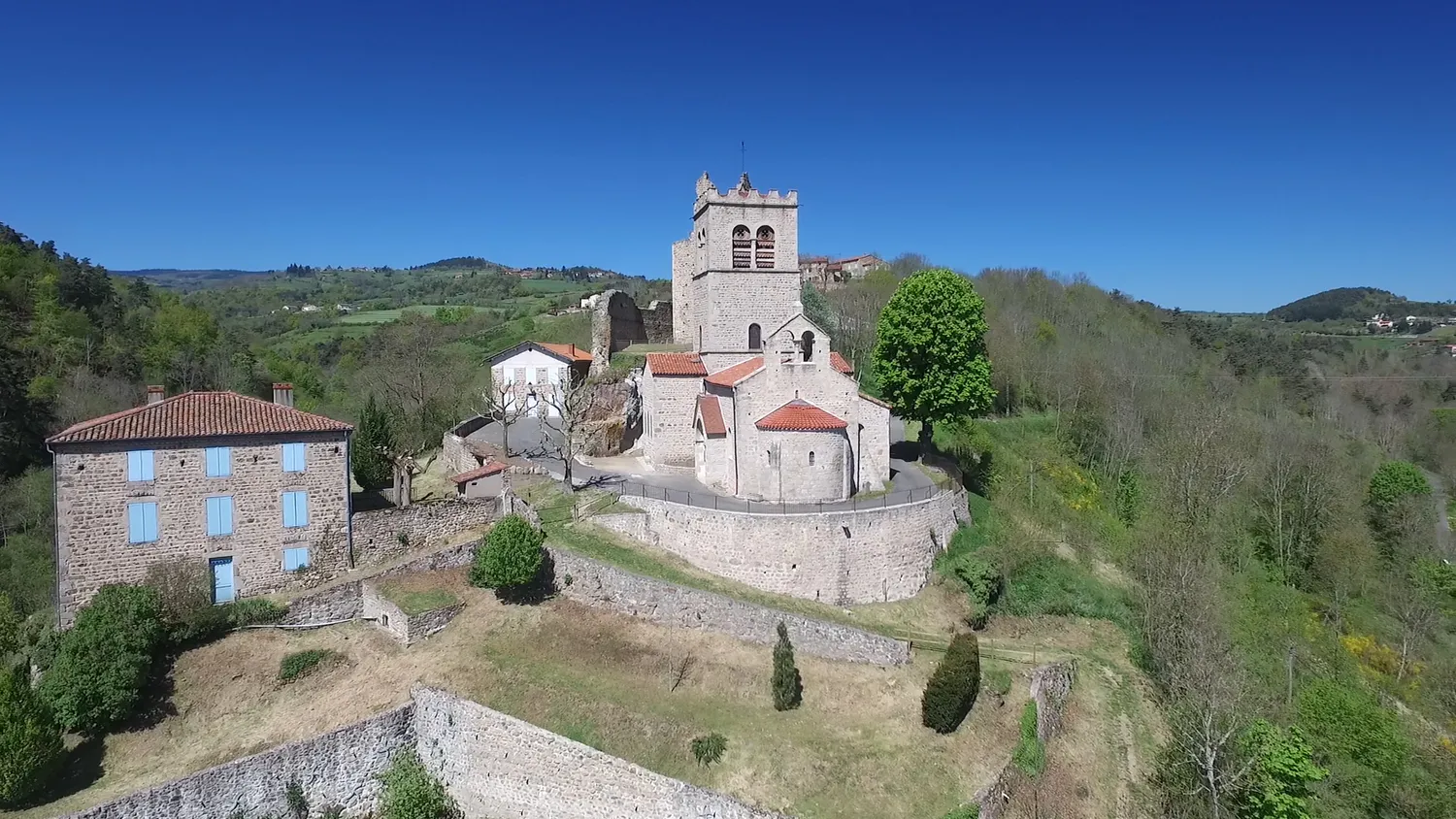 Image qui illustre: Site du vieil Ecotay - Donjon et Eglise à Écotay-l'Olme - 0