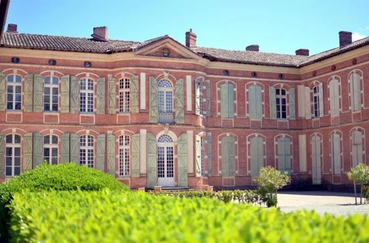 Image qui illustre: Château De Merville