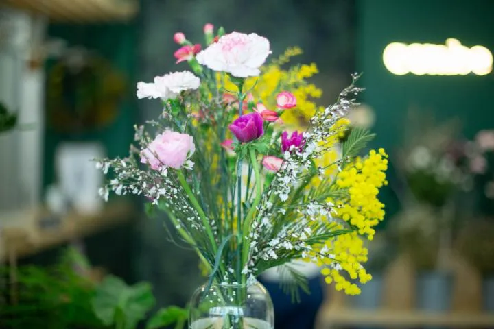 Image qui illustre: Réalisez votre bouquet de fleurs fraîches de saison