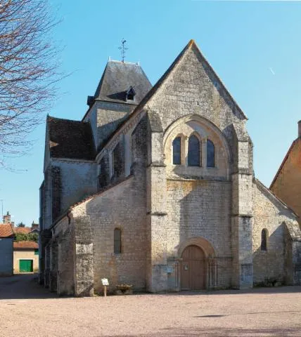 Image qui illustre: Visite libre de la cité féodale et de l'église de Saint-Vérain