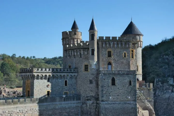 Image qui illustre: Le Château De La Roche