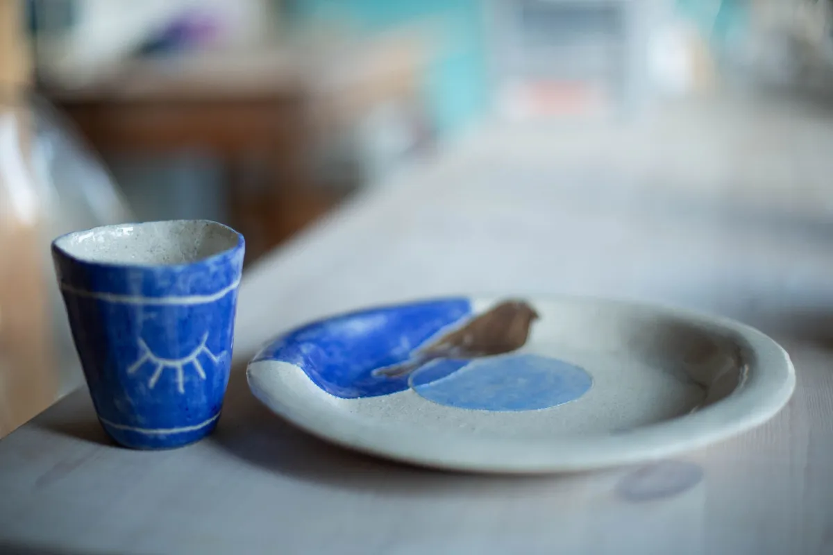 Image qui illustre: Modelez votre assiette et gobelet en céramique à Bron - 1