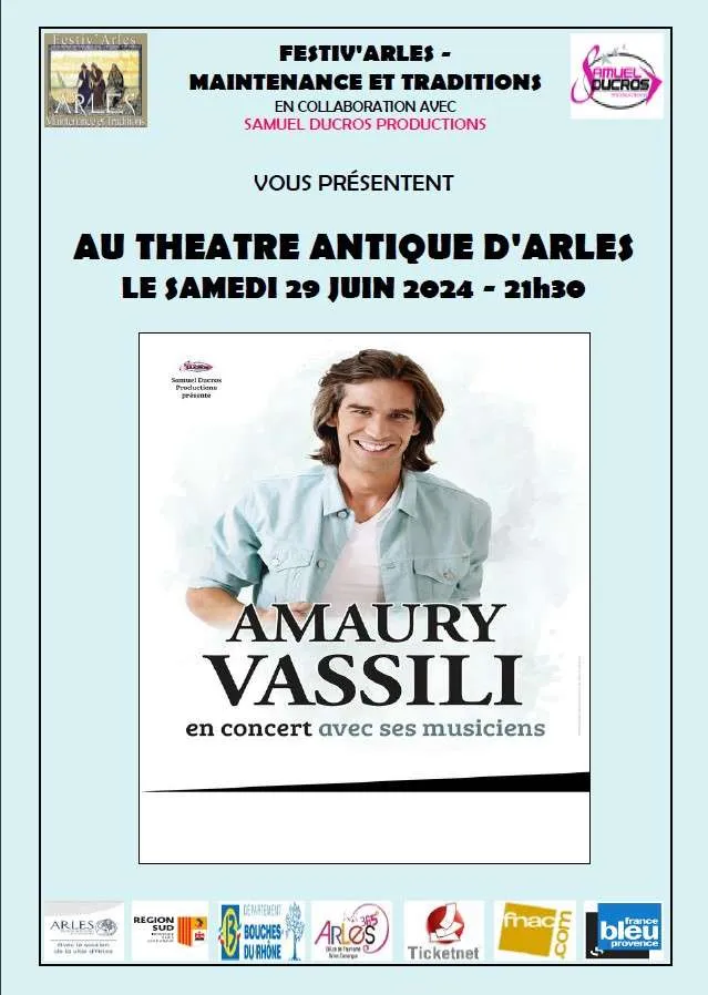 Image qui illustre: Amaury Vassili Au Théâtre Antique à Arles - 0