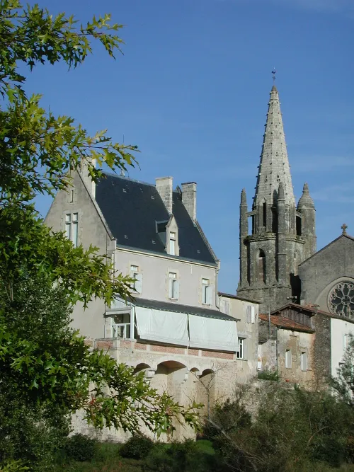 Image qui illustre: Sainte-bazeille, Paysage Et Archéologie à Sainte-Bazeille - 2