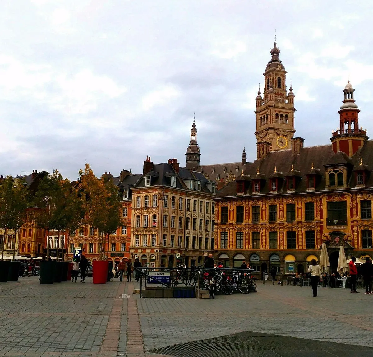 Image qui illustre: Place du Théâtre