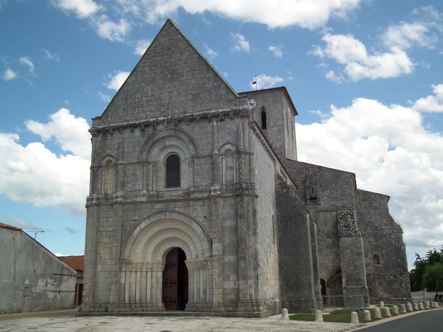 Image qui illustre: Eglise Saint-Martin de Meursac à Meursac - 0