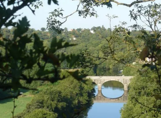 Image qui illustre: Panorama Sur La Sèvre Et Le Pont De La Haye Fouassiere