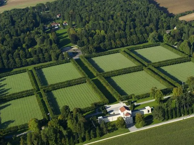 Image qui illustre: Visite Guidée Au Cimetière Americain Meuse-argonne