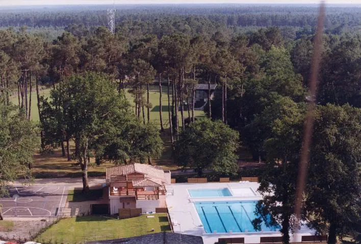 Image qui illustre: Piscine de plein air