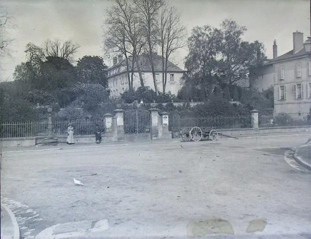 Image qui illustre: Ancien jardin du château des Cristalleries